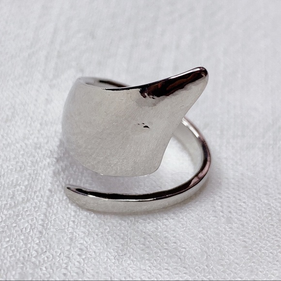 Unique Modern Two Rings Set - Picture 10 of 15